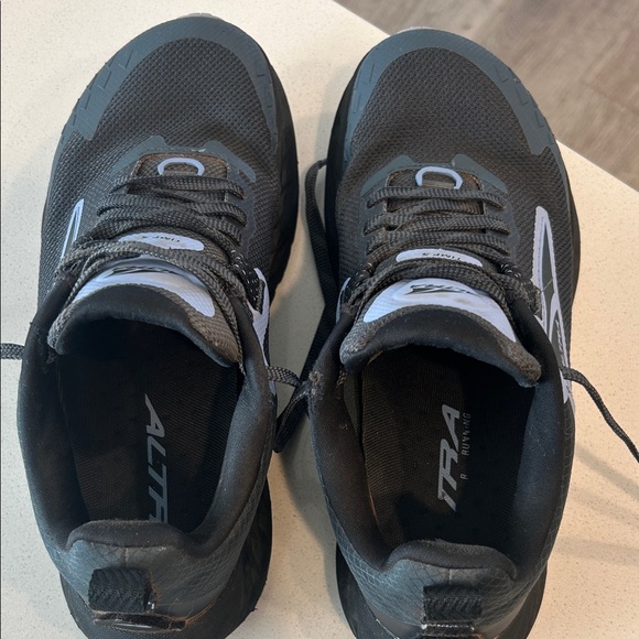 Altra Timp 5, a high-cushion, neutral trail running shoe Size 8 - Picture 4 of 7